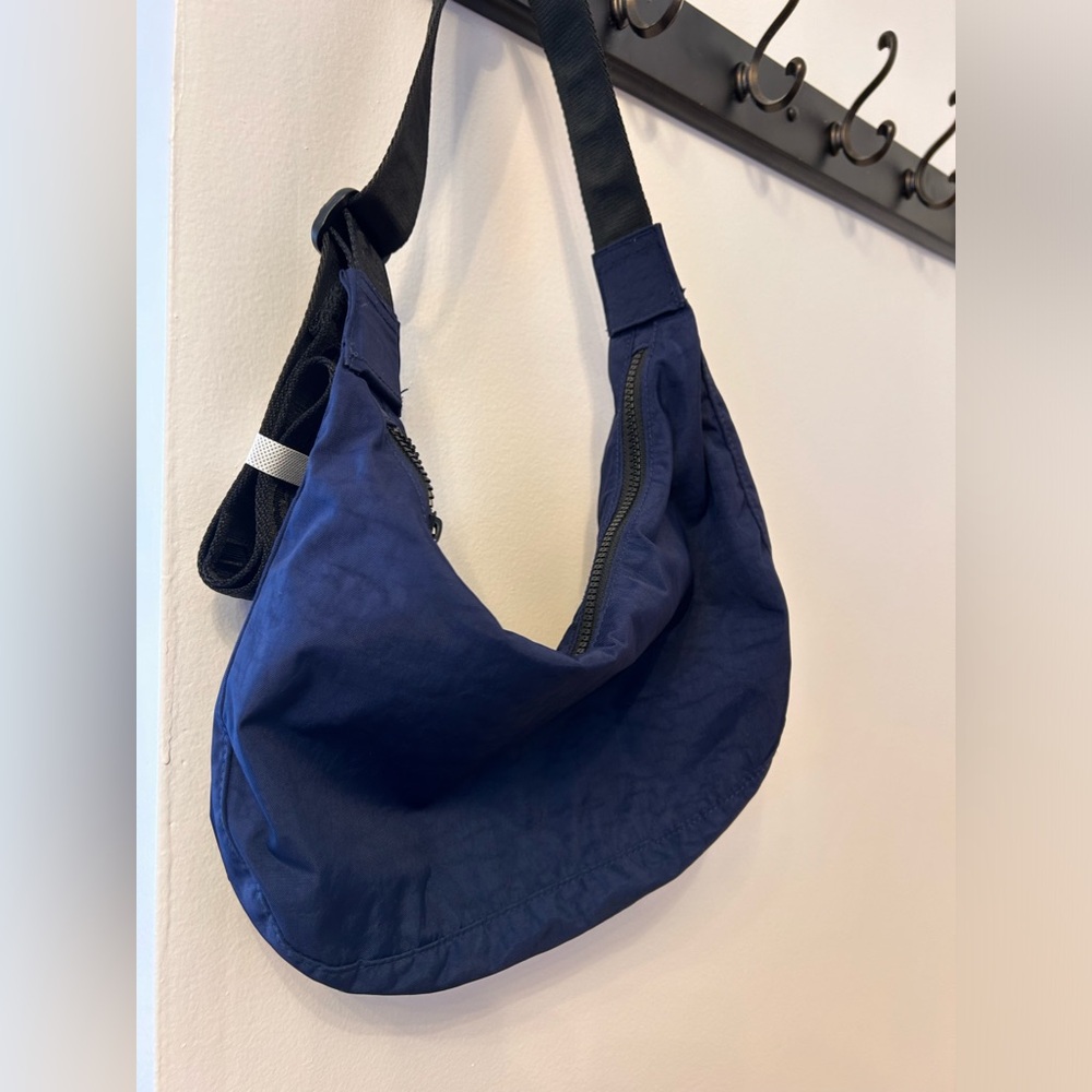 Baggu Medium Nylon Crescent Bag in navy